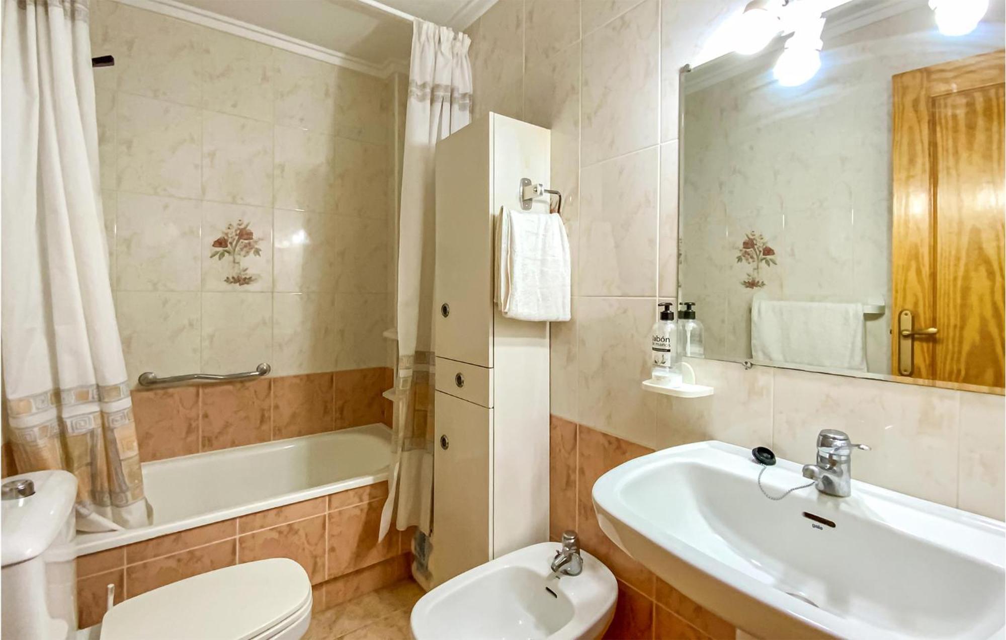 1 Bedroom Pet Friendly Apartment In ตอร์เรเวียคา ภายนอก รูปภาพ